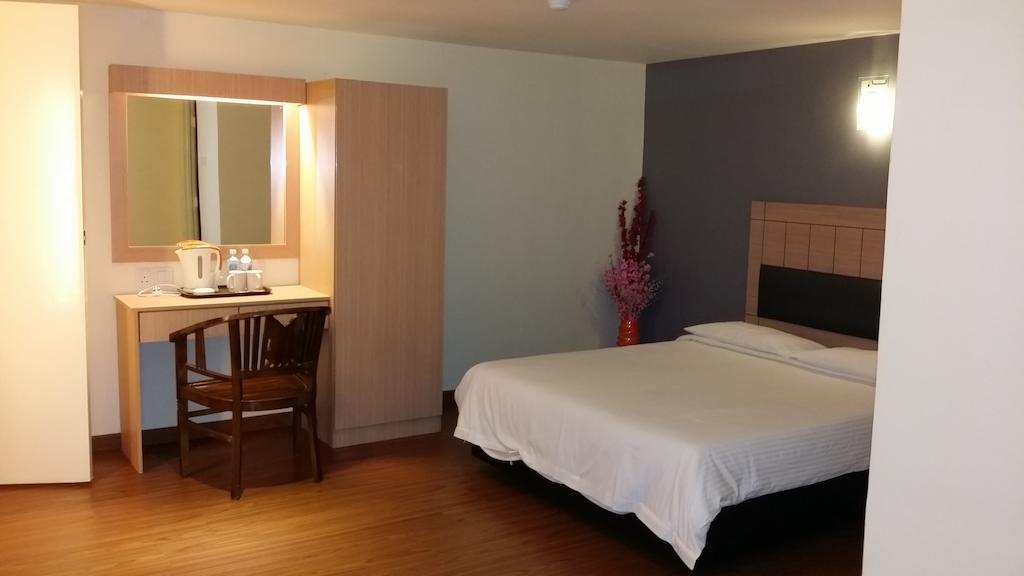 Smart Hotel Серембан Стая снимка