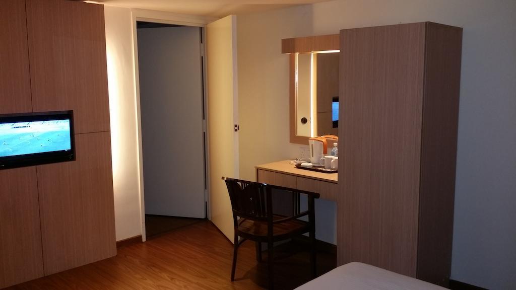 Smart Hotel Серембан Стая снимка