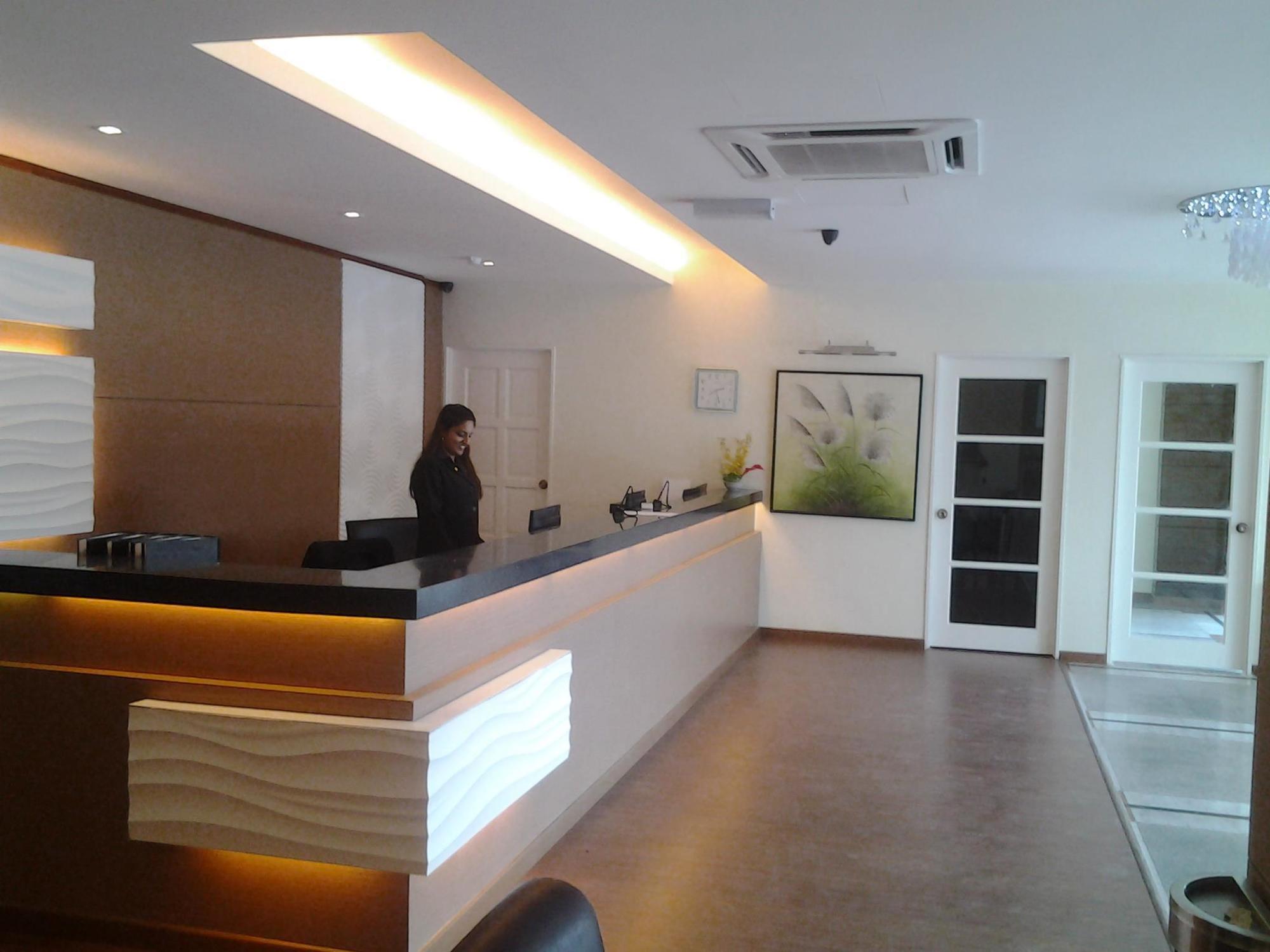 Smart Hotel Серембан Екстериор снимка
